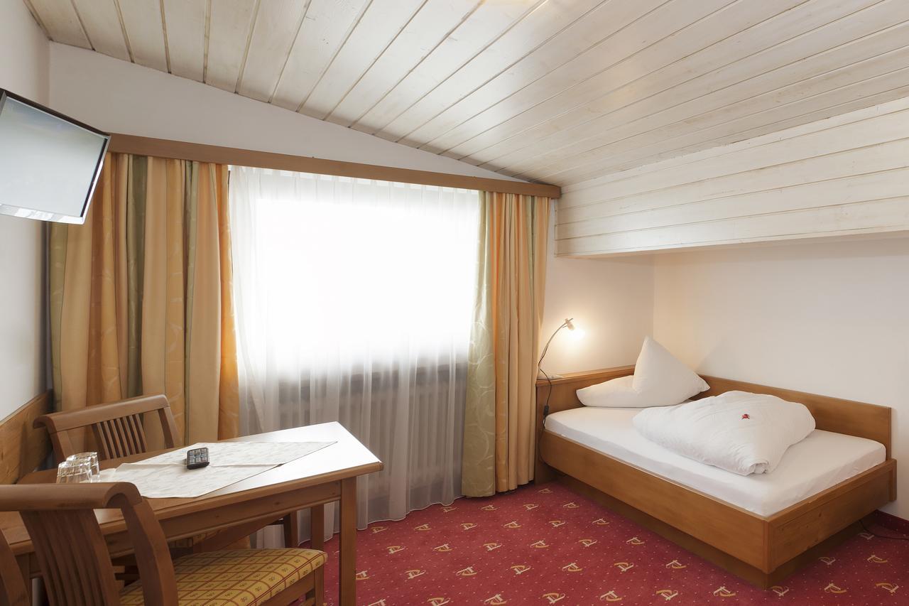 Ferienhotel Tyrol Soell Am Wilden Kaiser Pokoj fotografie